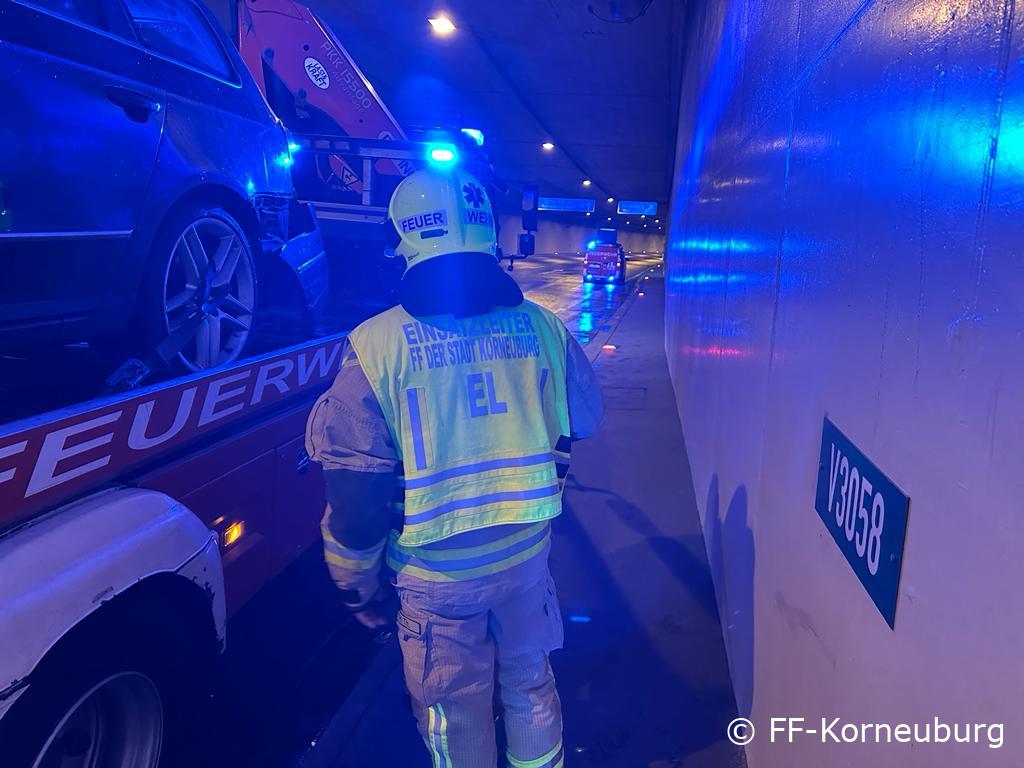 Vom Verkehrsunfall im Tunnel Kreuzenstein bis zum Wassereintritt im Keller: Feuerwehr Korneuburg im Einsatz für die Gemeinschaft